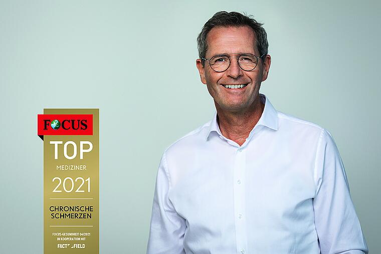 Prof. Dr. Rainer Freynhagen mit Focus-Siegel