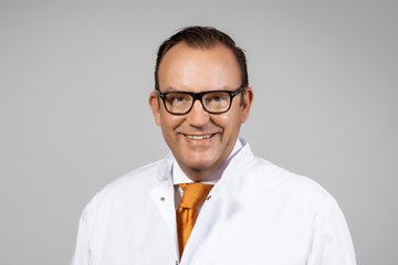 Prof. Dr. David Pfander, Chefarzt Orthopädie und Unfallchirurgie im Benedictus Krankenhaus Tutzing